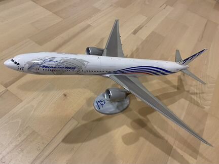 Модель самолета Boeing 777-300er
