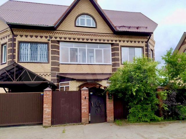 Коттедж 370 м² на участке 12 сот.