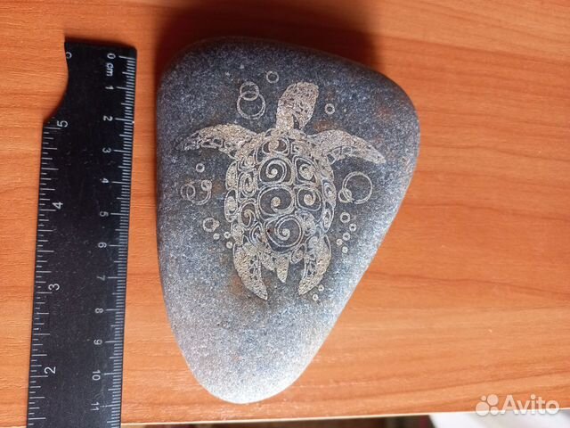 Камень морской с гравировкой Черепашка