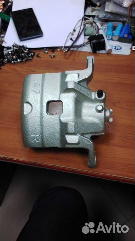 Суппорт тормозной Nissan Tiida передний правый