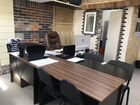 Офисные столы и стулья в хорошем состоянии