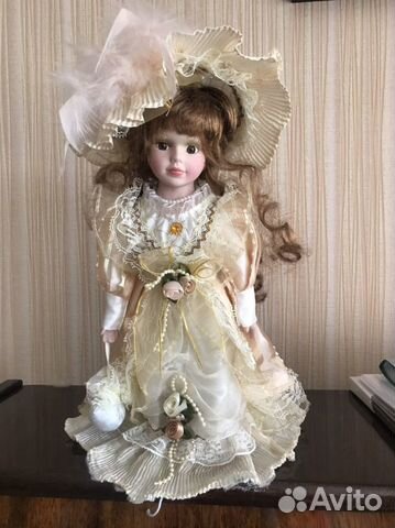 Фарфоровая кукла