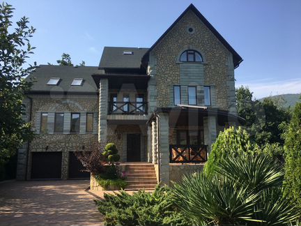 Дом 430 м² на участке 12,6 сот.