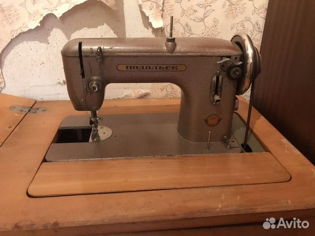 Швейная машинка с тумбой ножная Подольск