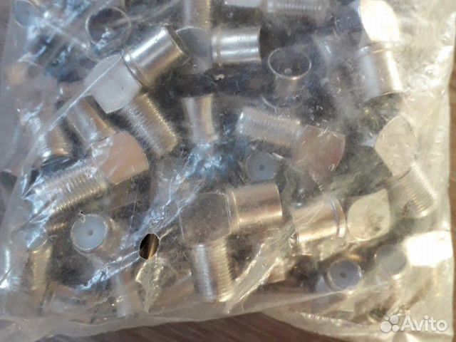 Переходник гнездо F - штекер TV угловой 