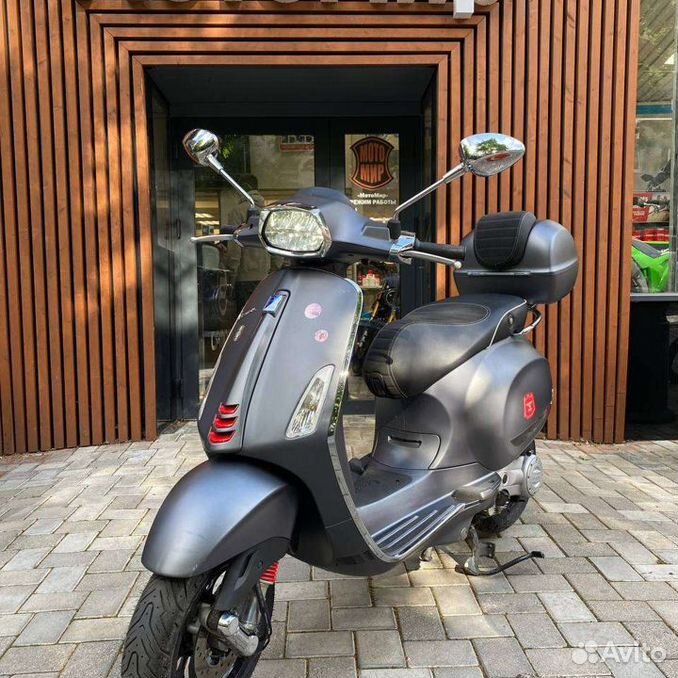 Итальянский мопед Vespa 2020 фиолетовая