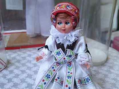 Куклы в национальных костюмах. Вьетнам. Чехия