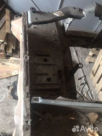 Передняя левая четверть Шевроле Нива