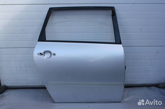 Дверь задняя правая Toyota Ipsum 2 ACM21W 2003