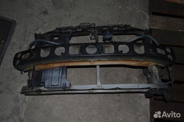 Рамка радиатора (телевизор) Toyota Ractis (scp100