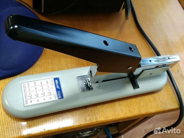 Степлер канцелярский