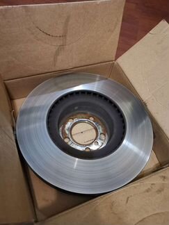 Передние тормозные диски и колодки