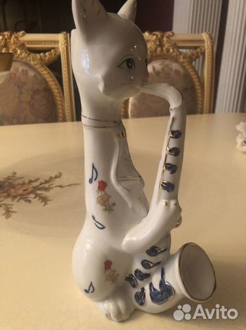 Статуетка фарфаровая