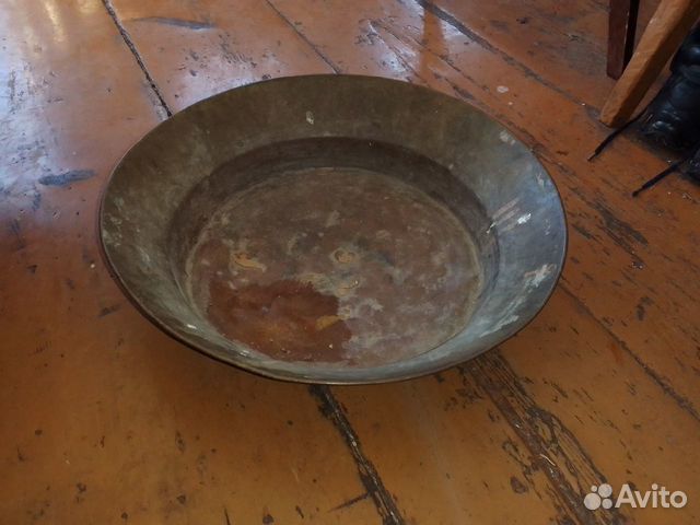 Латунный таз старинный с медалями