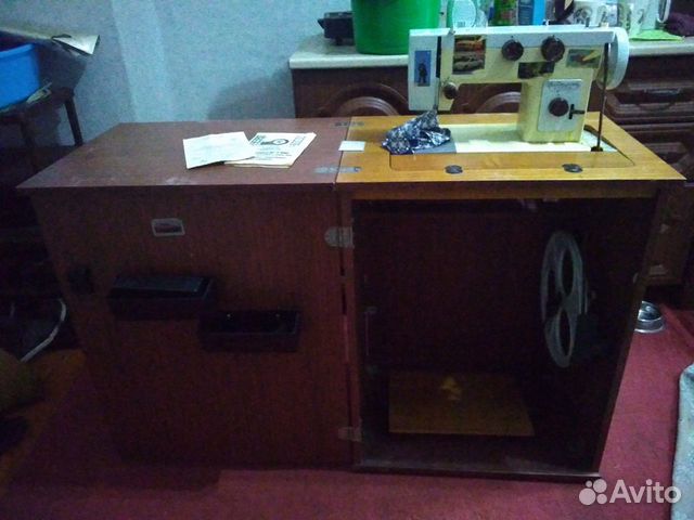 Швейная машинка Чайка 143 с ножным приводом