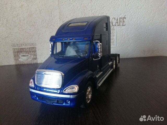 Модель freightliner 1/32
