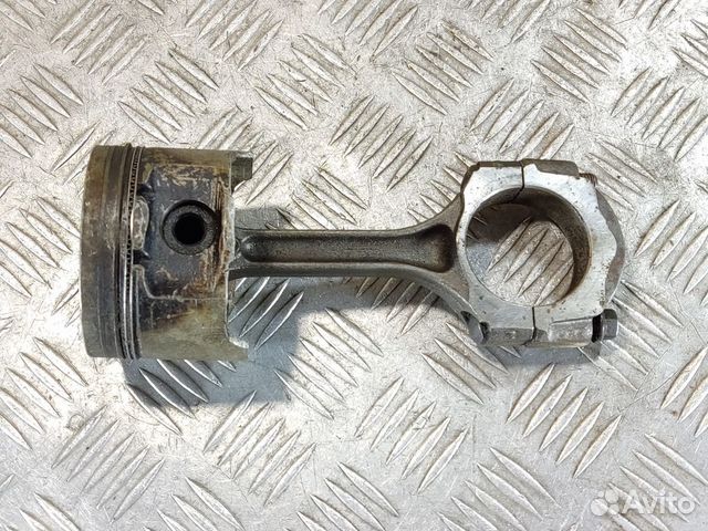 Поршень с шатуном Renault Logan 2005 2014