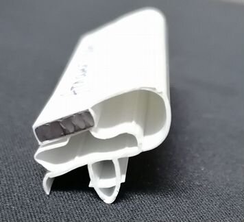 Резинка уплотнитель на дверь холодильника