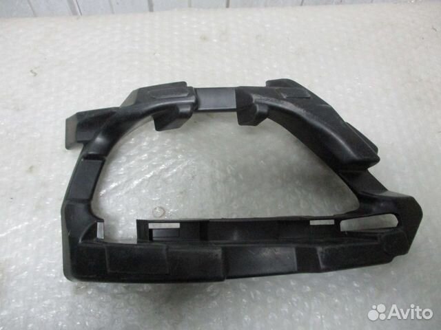 Кронштеин фонаря правого Nissan Terrano (2014-нв)