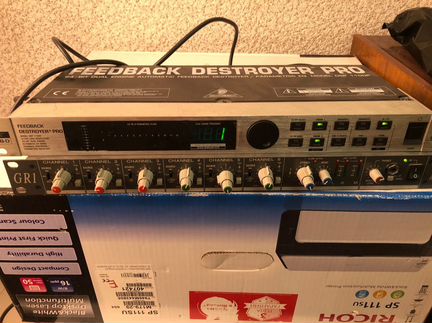 Подавитель обратной связи Behringer