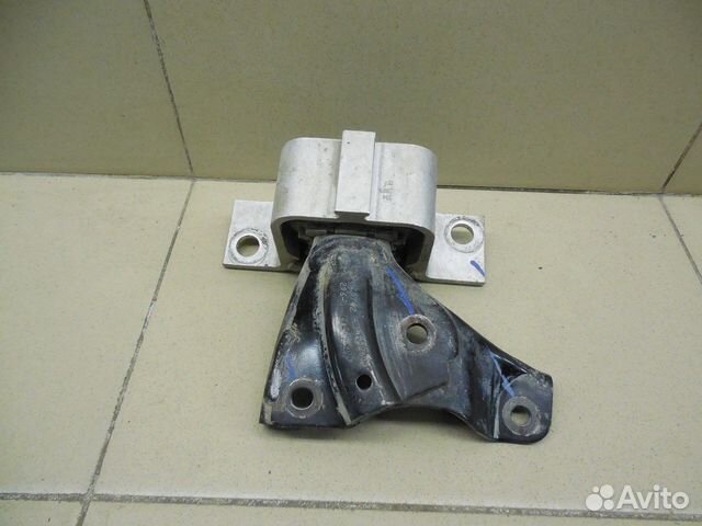 Опора двигателя правая Sandero 2009-2014