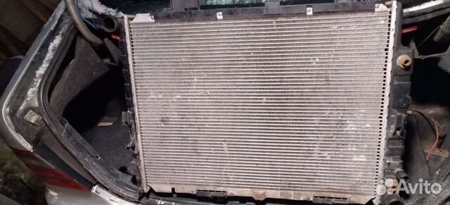 Радиатор охлаждения на mercedes 210