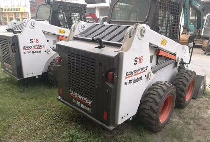 Стекло заднее на мини погрузчик Bobcat S16