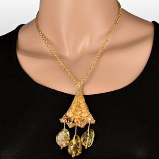 Кулон из янтаря 