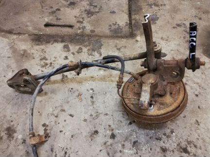 Кулак задний левый Хендай Акцент Hyundai Accent