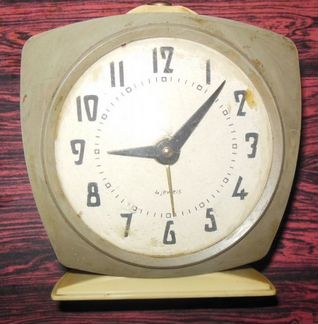 Будильник времен СССР