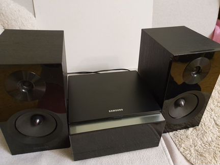 Аудиосистема с докстанцией samsung MM-E430D Радио