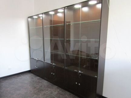 Торговая витрина с подсветкой