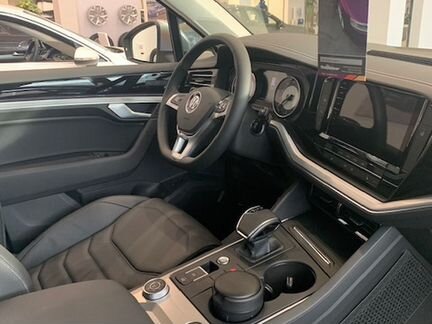 Volkswagen Touareg 3.0 AT, 2020