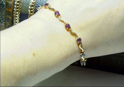 Золотой браслет с аметистом