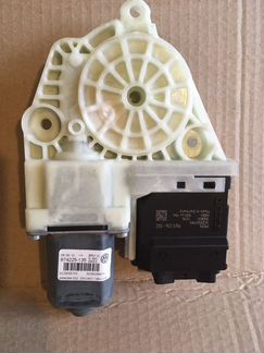 Мотор стеклоподъемника задняя левая дверь Passat B