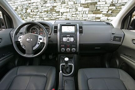 Торпедо / передняя панель Nissan X-Trail