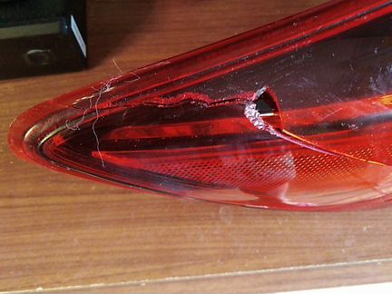 Фoнaрь левый задний нapужный битый, Mаzdа 3 III (в