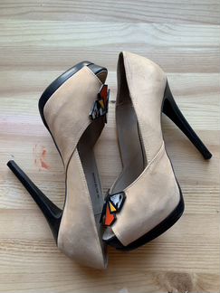 Туфли на высоком каблуке бежевые