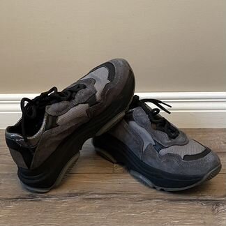 Женские кроссовки