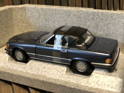 Mercedes-Benz 300 SL R 107 1985-1989 Lapis Blue 1: