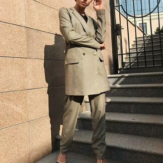 Брючный костюм размер М