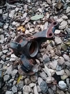 Кулак поворотный левый Toyota Camry V50 55