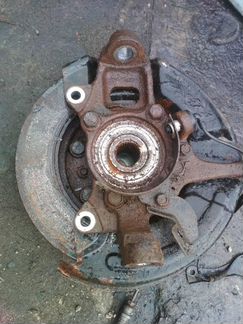 Кулак поворотный левый Mitsubishi L200 (2015-201