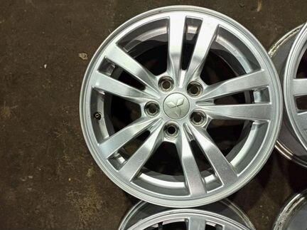 Диски бу оригинал R16 LU на Mitsubishi