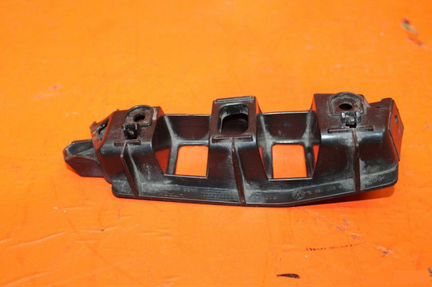 Кронштейн бампера передний правый Volkswagen