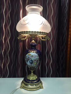 Настольная лампа