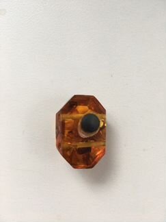 Кусочек янтаря