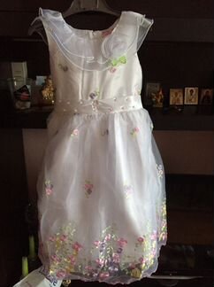 Нарядное белое платье