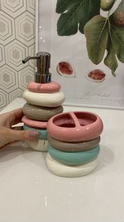 Дозатор для мыла и подставка для щёток