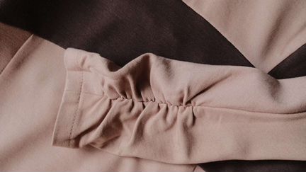 Новое пудровое платье-футляр (в винтажном стиле)